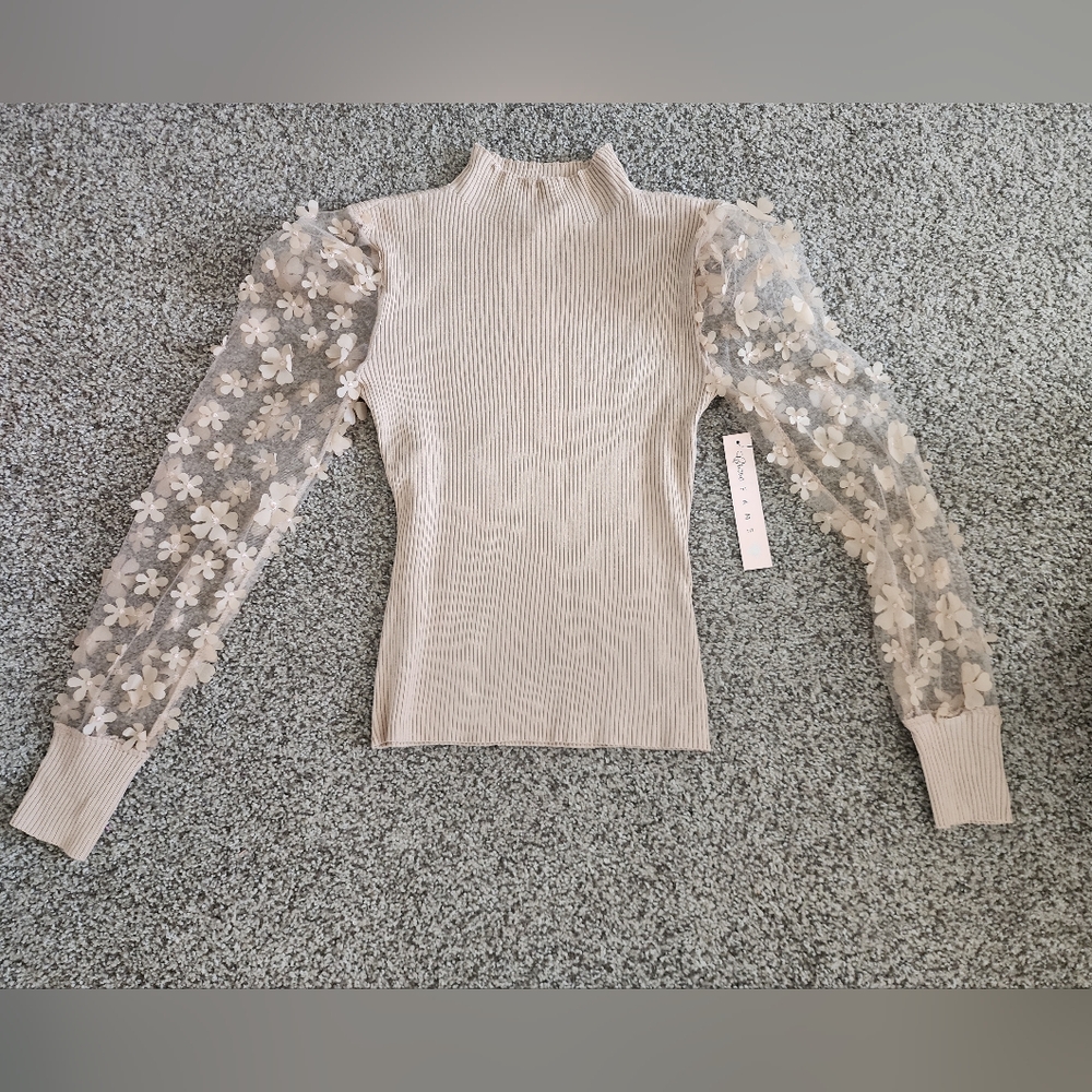 Crave fame beige floral long sleeve. Size small